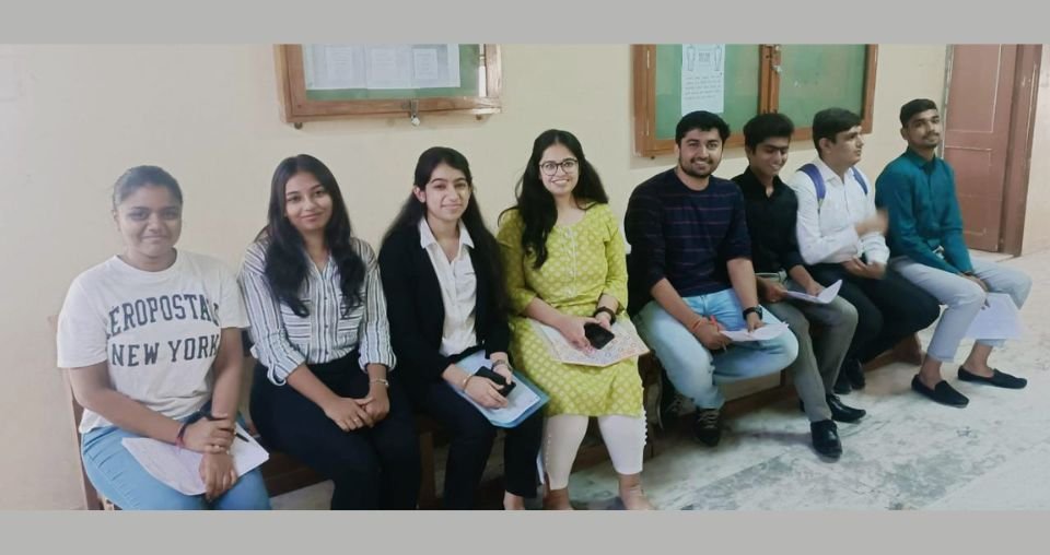 A campus placement drive was organized at JG College of Commerce by JG University