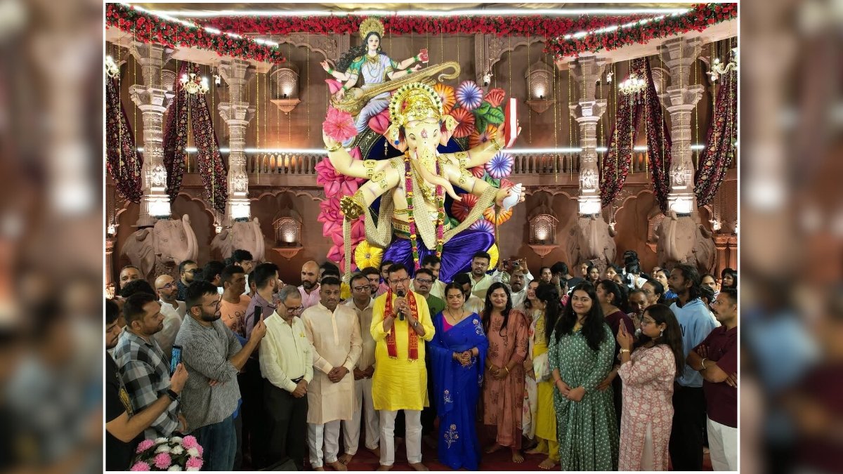 Whispering into Lord Ganesha’s Ear Fulfills Wishes – Every Year 50 to 80 Devotees Place Idols in Gratitude at the Mandap
